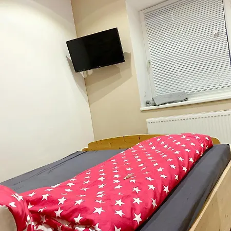 Arp Kleine Gärtnerei Mit Parkplatz